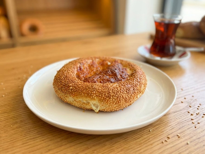 Sütlü Kaşarlı Simit